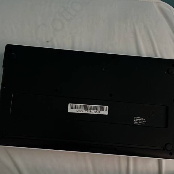 I am selling a midi controller used for music production - Picture 2 of 3